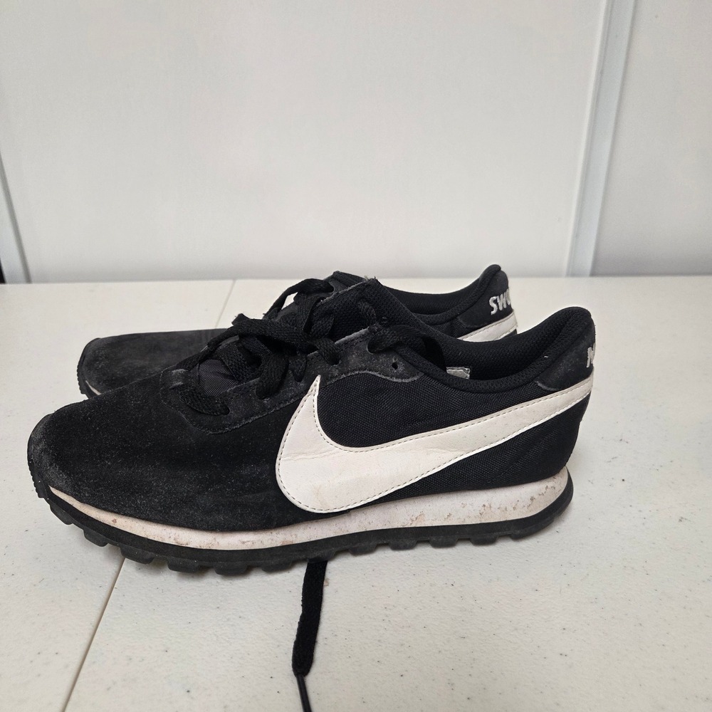 Nike MD Runner 2 Womens Shoes Black White Suede Sneakers AQ2166-002 Size 7